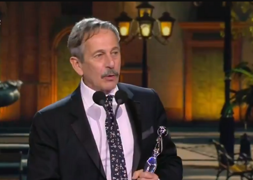 Alumni Alfredo Castro recibió premio Platino a mejor actor de reparto