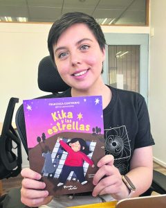 Kika y las Estrellas es el primer libro de Francisca