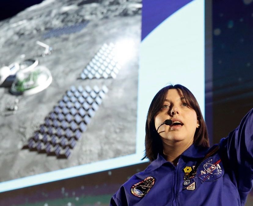 Francisca Contreras: La egresada de Astronomía Uchile que hace soñar a los niños con el espacio